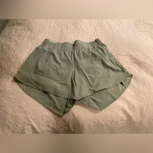 BNWOT Lululemon Hotty Hot 4”